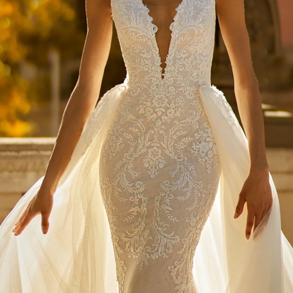 Wedding dress that was never worn